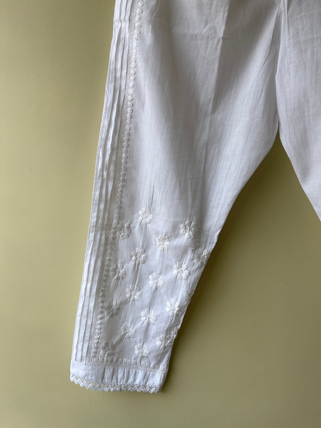 Chikankari Pant